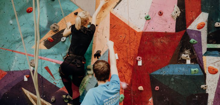 Kletterwand im Sportzentrum